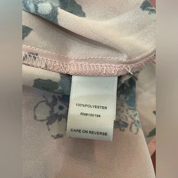 Living Doll Blouse with Keyhole Front Sz Medium Pink Floral Top Bell Sleeve NWT‎ - Picture 8 of 8